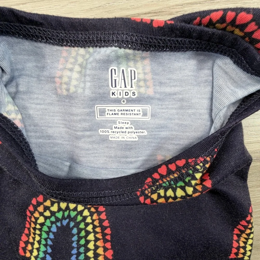 Gap Kids Rainbow Hearts Sleep Shirt Size‎ 6 Navy Blue Flame Resistant Polyester